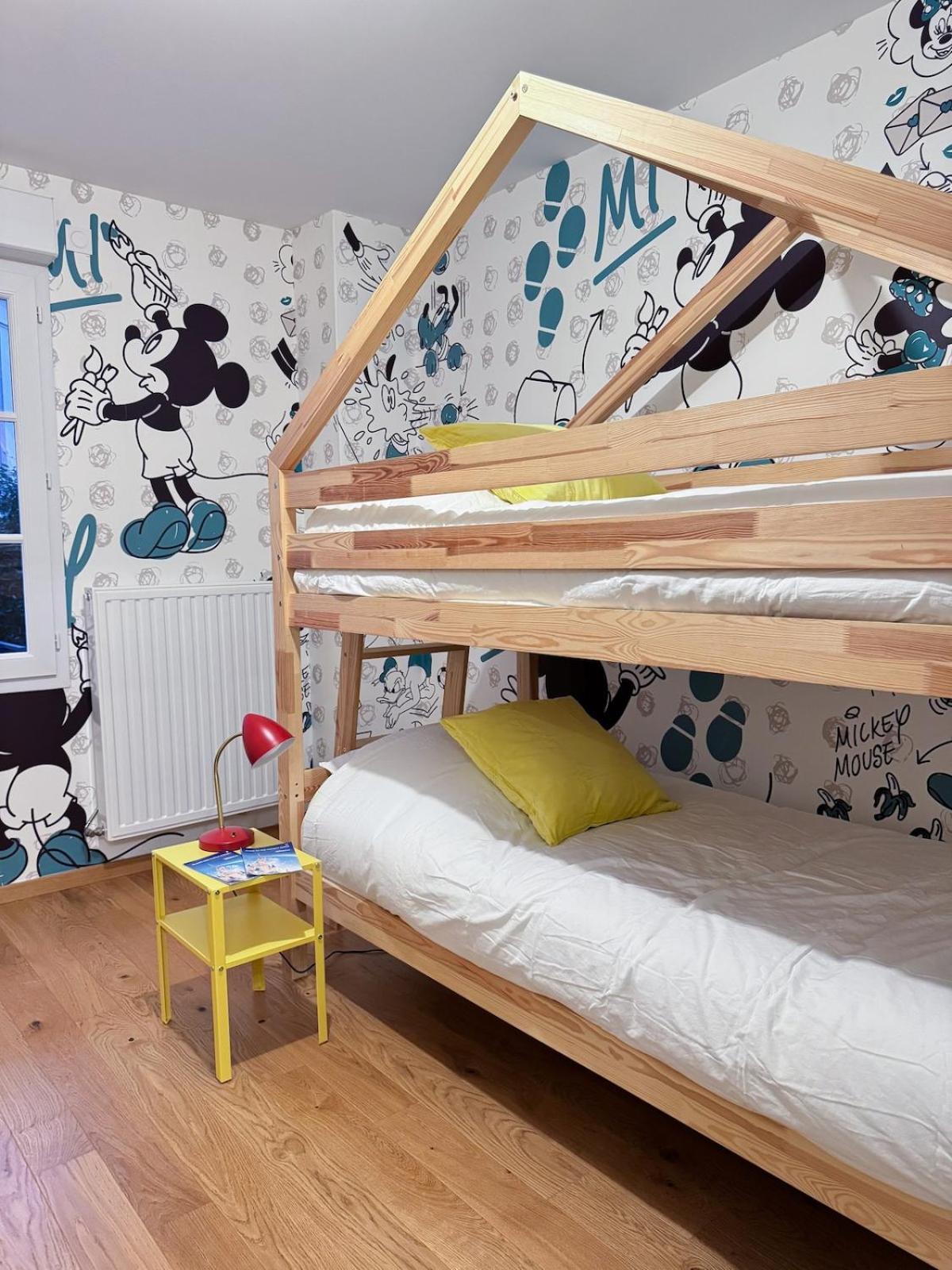 Apartment Dream Of Disney, Standing T3 *
